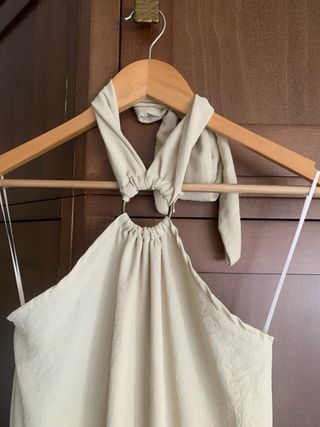 Vestido largo beige con anilla