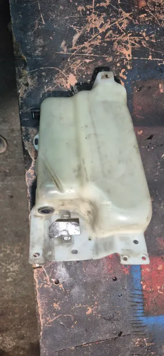 Botella limpia parabrisas Nissan Terrano 1