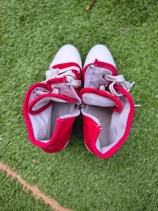 Botines Zapatillas Rojas y Blancas