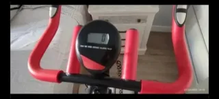 Bicicleta Estática Negra y Roja