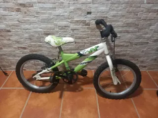 Bicicleta infantil Zephyr verde y blanca