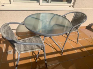 Mesa y 2 Sillas Terraza Cristal y Metal