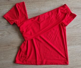 Blusa Stradivarius color roja, talla M