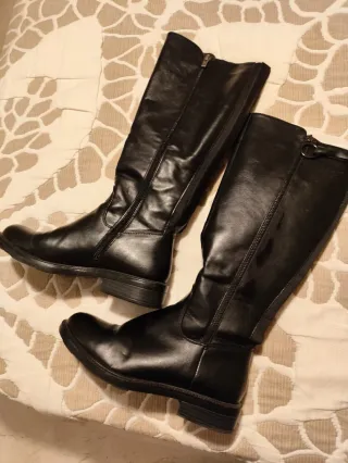 Botas altas negras chica 