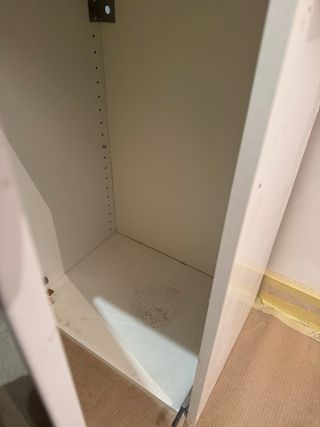 Cocina blanca y plateada