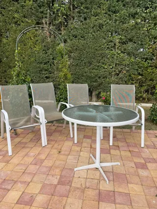 Tavolo da giardino Mesa in vetro e metallo