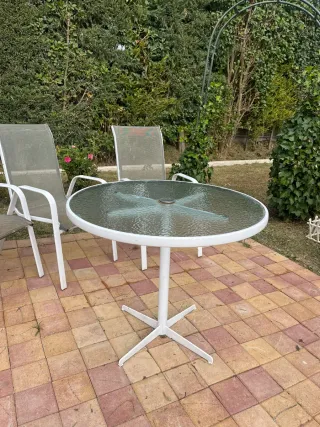 Tavolo da giardino Mesa in vetro e metallo