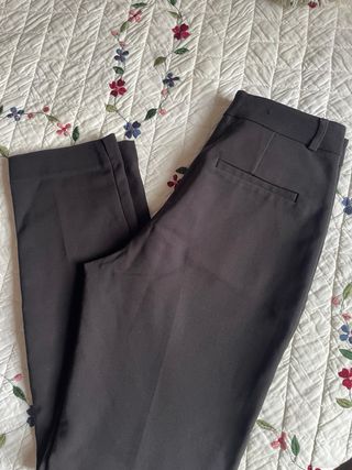 Pantalón de vestir Stradivarius negro