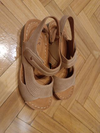 Sandalias beige Talla 37 NUEVAS