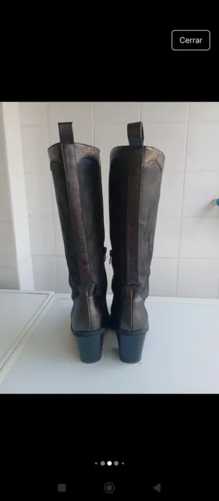Botas camperas negras con dos texturas diferentes 
