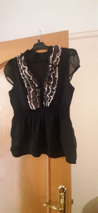 Blusa negra gasa volantes talla M