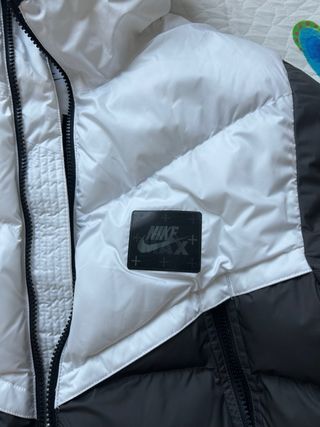 Chaqueta Nike Air Max Plumas Negra y Blanca