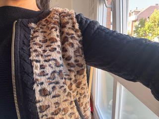Chaqueta leopardo negra y multicolor
