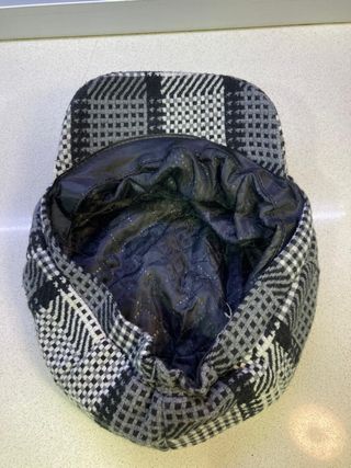 Gorra mujer de invierno en tonos grises y cuadros 