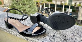 Sandali neri vernice con perle