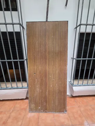 Puerta antiokupa madera