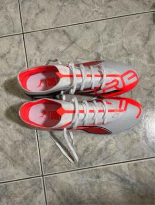 Botas de fútbol Puma Blancas y Naranjas nuevas