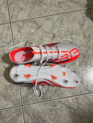 Botas de fútbol Puma Blancas y Naranjas nuevas