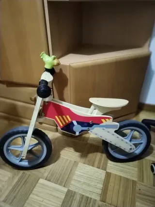 Bicicleta de madera para equilibrio
