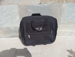 Maletín portátil con ruedas