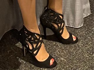 Sandalia Negra Pedrería Tacón Alto