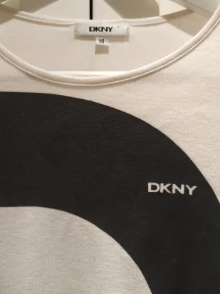 Camiseta DKNY Blanca con D Negra Talla S