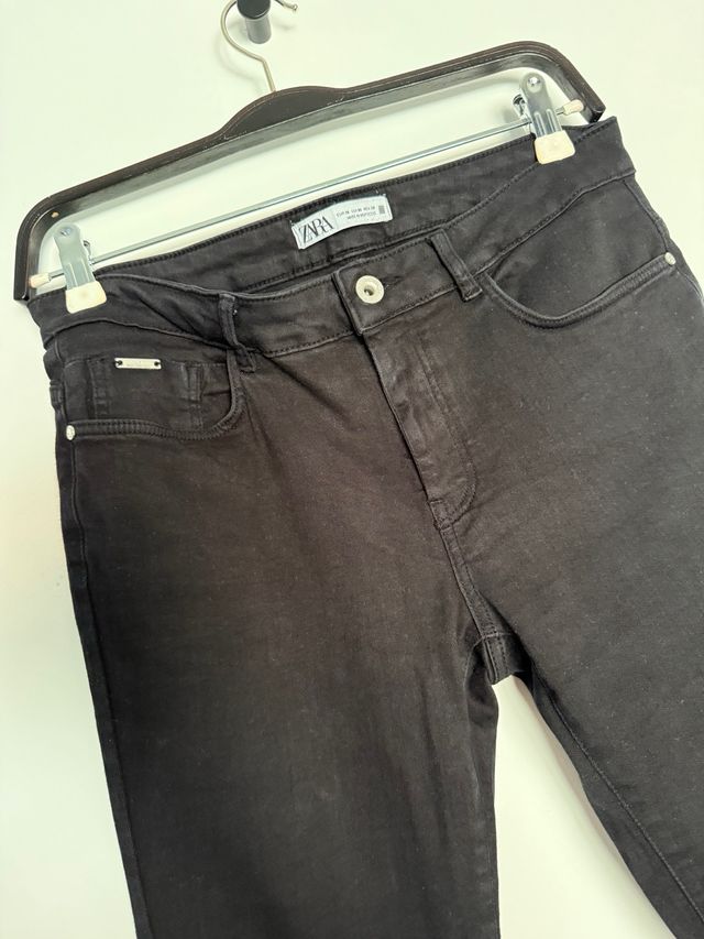 Pantalón vaquero negro Zara T.38