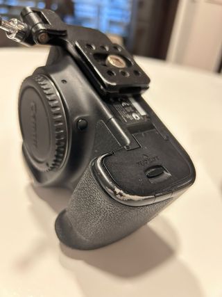 Canon EOS 6D + Lente 24-105mm f/4 L IS USM + Grip