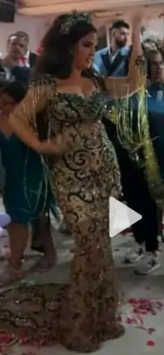 Vestido de novia pedrería dorado