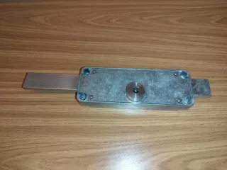 Cierre de seguridad para persiana metálica