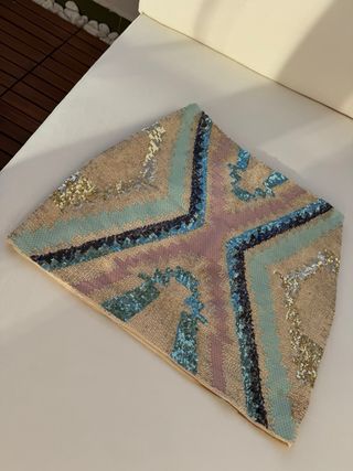 Falda de pedrería y lentejuela pastel