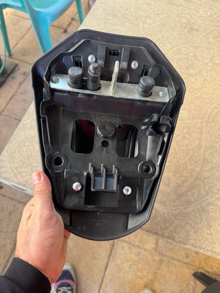 Tapa asiento Suzuki GSXS 1000 2022