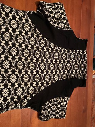 Vestido estampado cuello alto manga corta