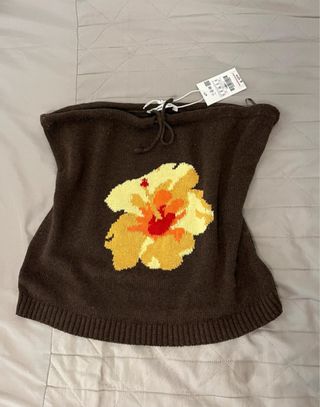 Top Bershka floral marrón talla única