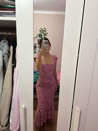 Vestido rosa con corset y volantes