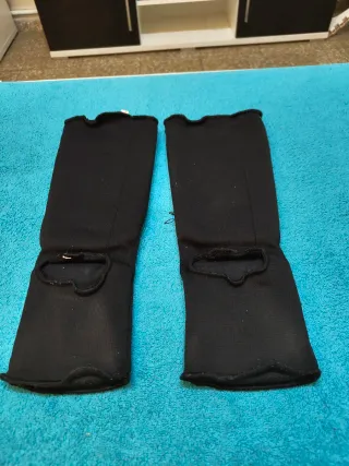 Espinilleras Muay Thai Black Widow