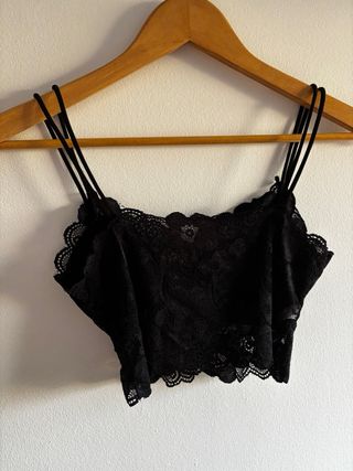 Crop top encaje negro talla S