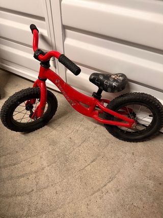 Bicicleta infantil Specialized roja