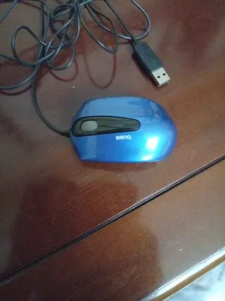 Ratón Benq Azul USB, en perfecto estado.