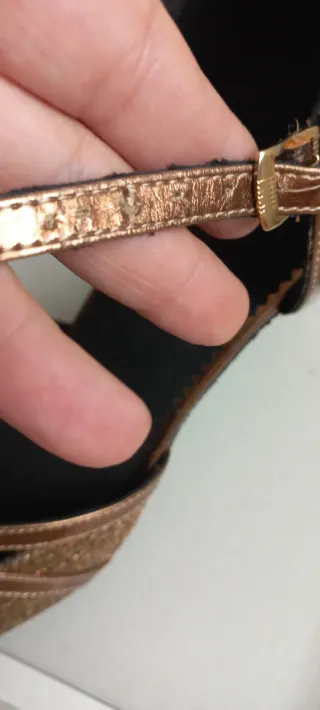 Zapatos de tacón para baile latino dorados