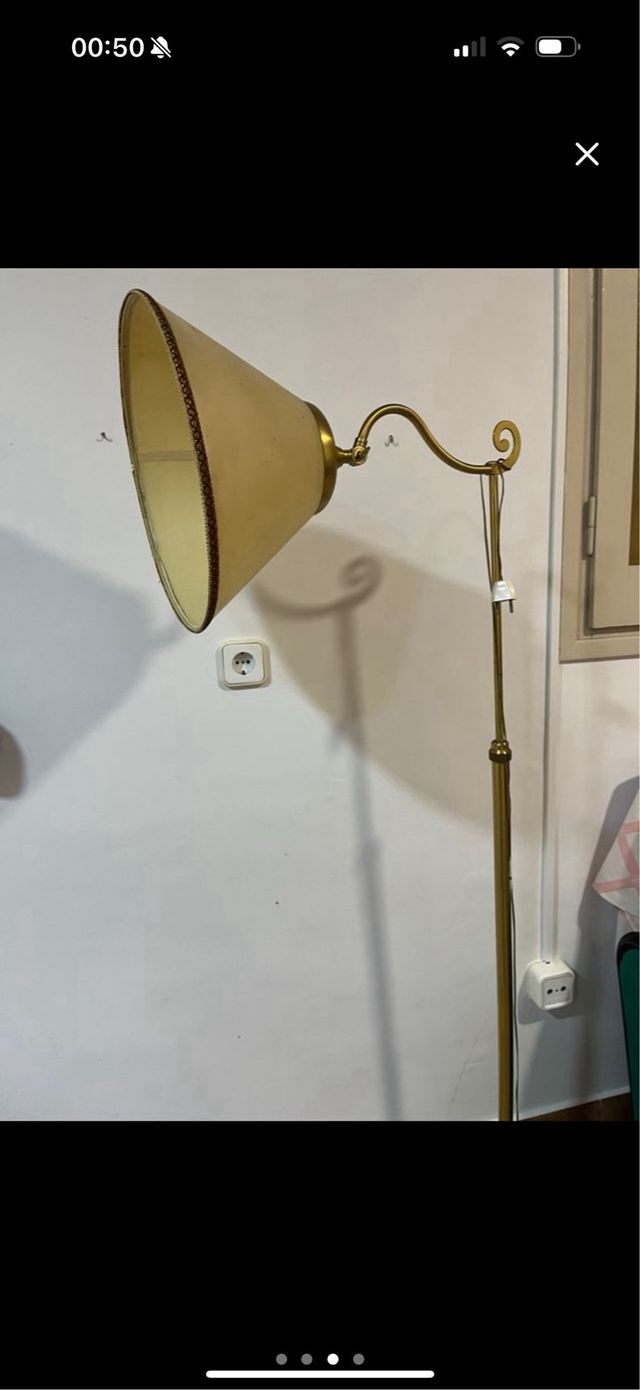 Lámpara de pie estilo retro dorada