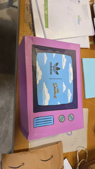 Adidas Forum x Los Simpsons Caja