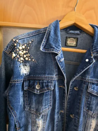 Chaqueta tejana L con perlas y rotos