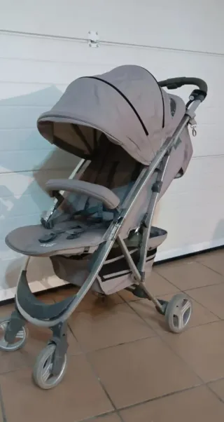 Silla de paseo para bebé color gris