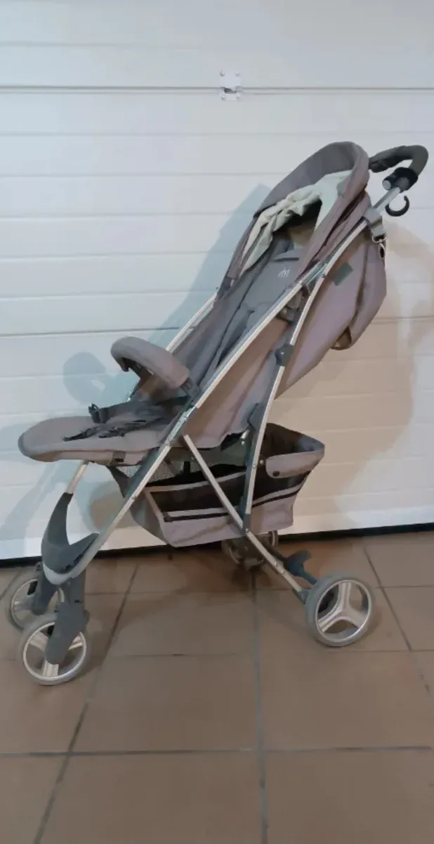 Silla de paseo para bebé color gris