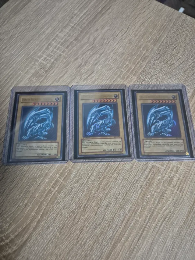 3x Dragón Blanco de Ojos Azules Yu-Gi-Oh!