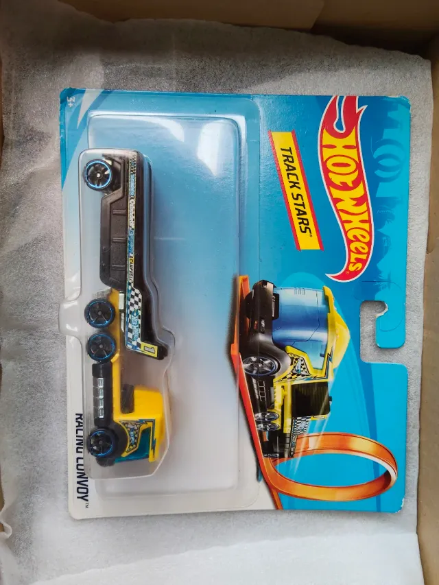 Hot Wheels Racing Convoy Track Stars