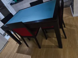 Mesa y 4 Sillas y dos butacas en Madera Maciza Cri