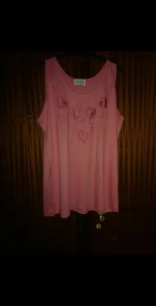 Top Rosa com Detalhes Brilhantes