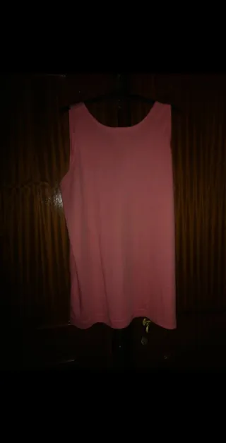 Top Rosa com Detalhes Brilhantes